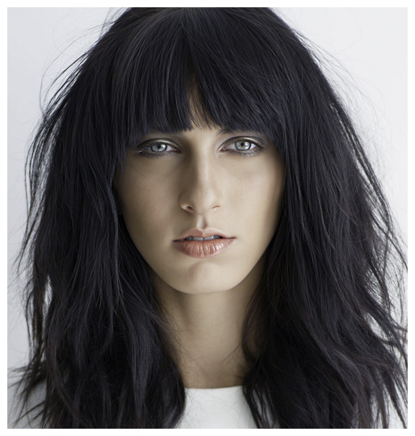 Editorial by Kanyon: long raven shag with a full fringe